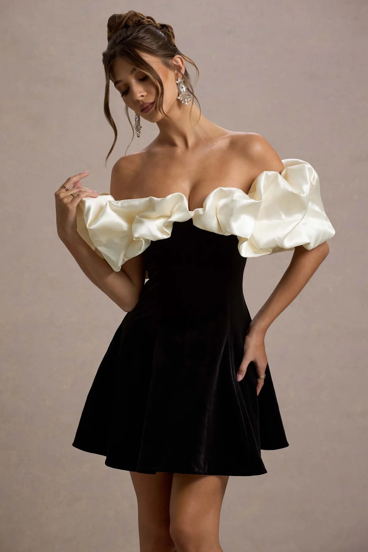 Liora Selene, Elastic Bodycon, Flutter-Shoulder