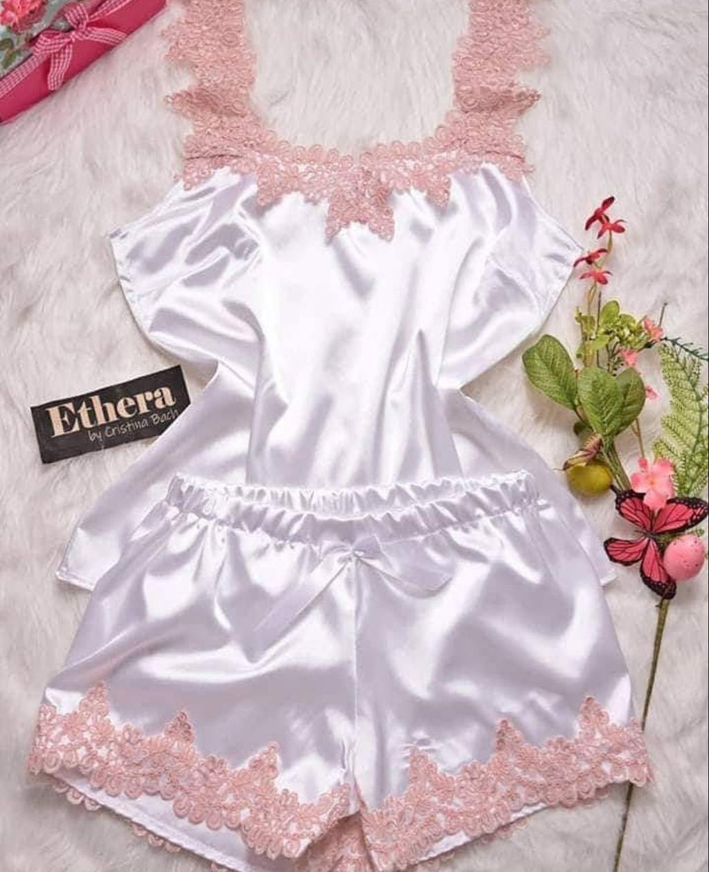 Pijama Jasmine, High-Quality Elegant Satin, Lovely Pink Lace